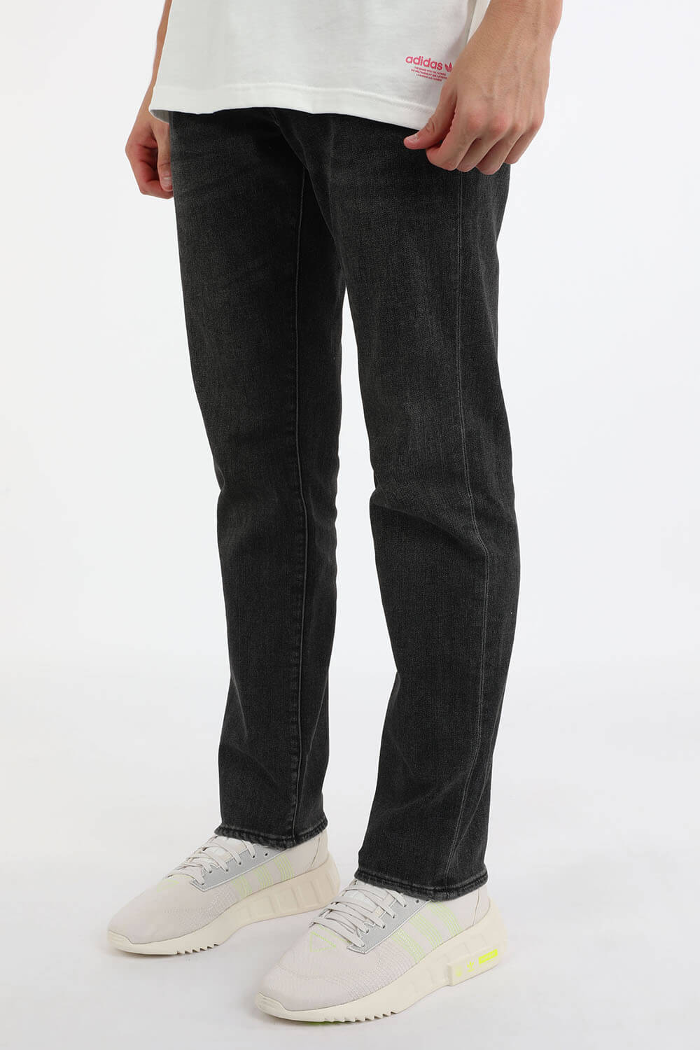 תמונת כל הלוק של Geodiver Primeblue Sneakers In White